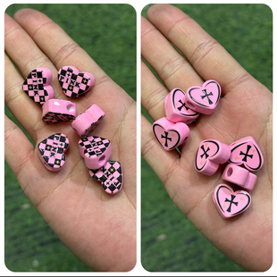 亚克力横孔粉爱心多巴胺十字架格子芭比珠DIY手机包链钥匙扣配饰