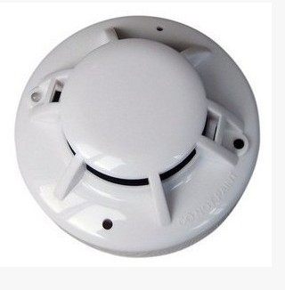 接线 连电源线在底座端子3、端子4上（无极性）,继电器无源触点输出线连接在底座端子1、端子2上。将探测器按正确方向扣在底座上，压下后顺时针方向旋紧。接通电源即可工作。