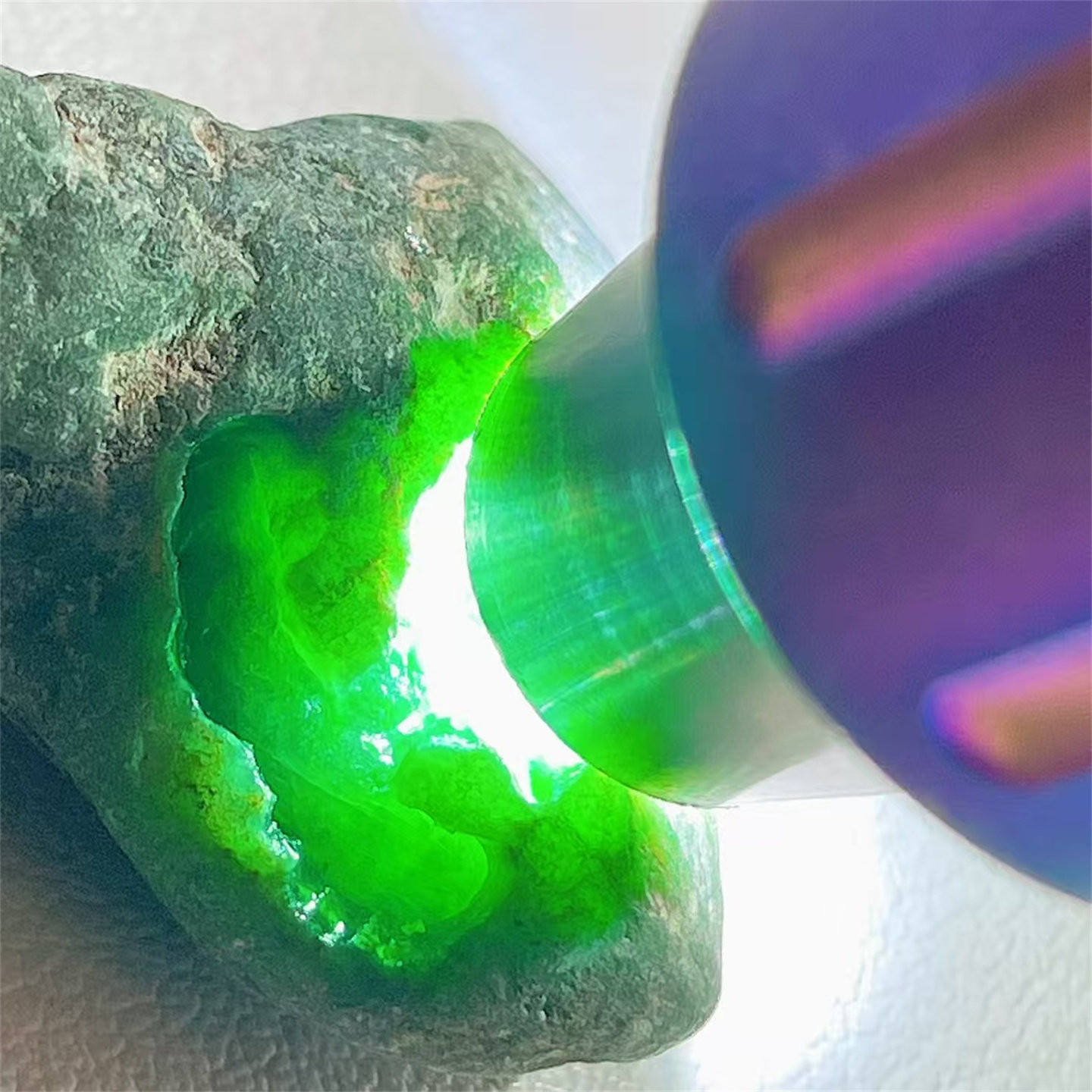 A86818 缅甸天然翡翠原石老坑后江场口色料戒面料  重14克