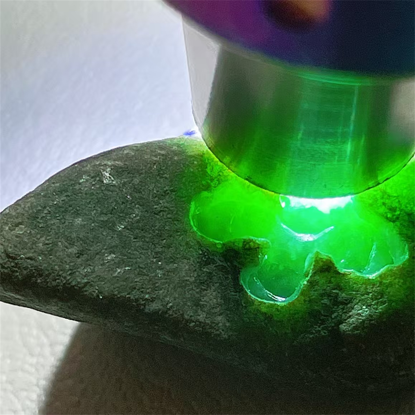 缅甸老坑后江翡翠原石色料8克