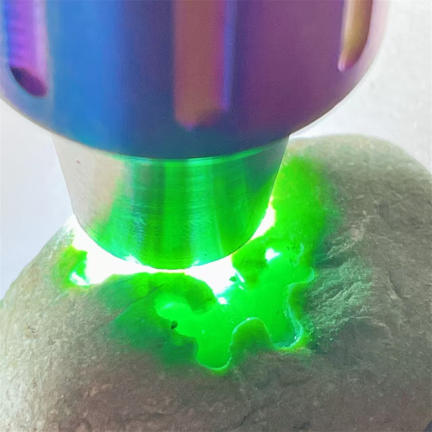 A41 精品缅甸天然翡翠原石老坑后江场口色料戒面料  重30克