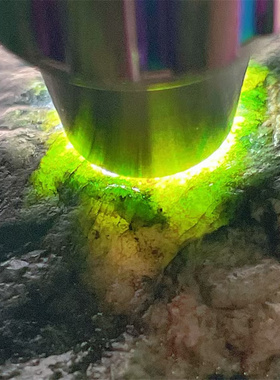 A82248 缅甸天然翡翠原石莫湾基场口腊皮壳手镯料 重2.2公斤