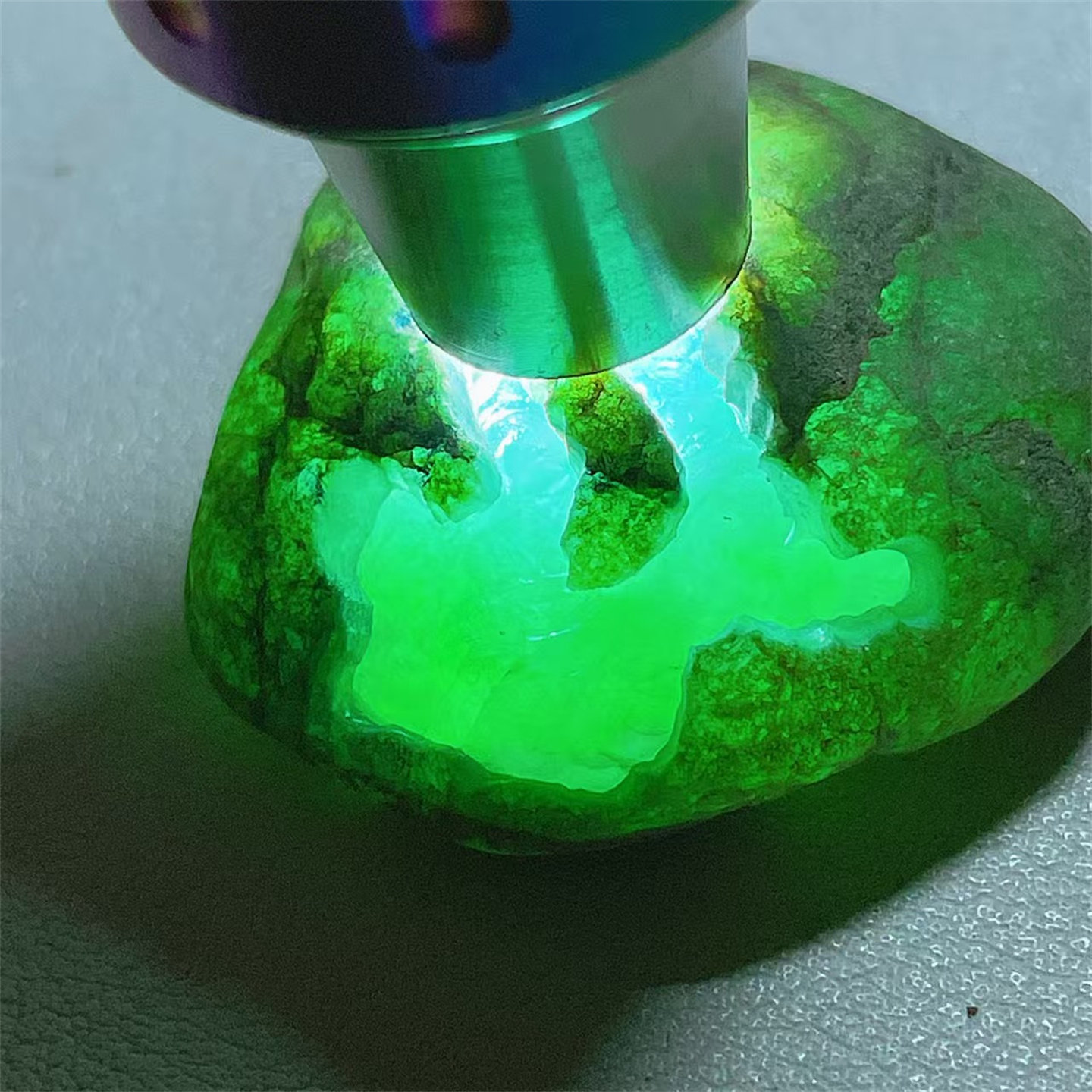 A8 精品缅甸天然翡翠原石老坑后江场口色料戒面料  重28克