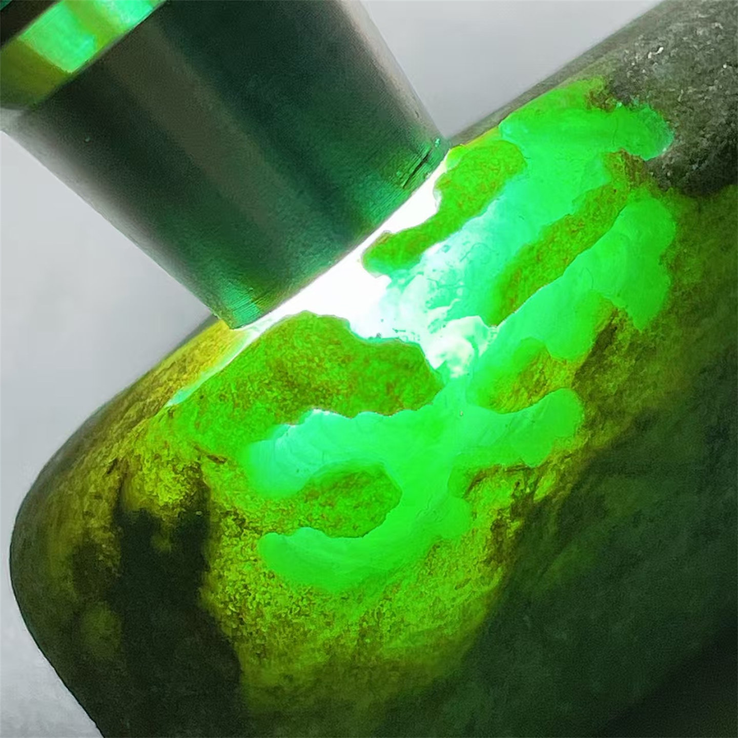 A28 精品缅甸天然翡翠原石老坑后江场口色料牌子戒面料  重144克