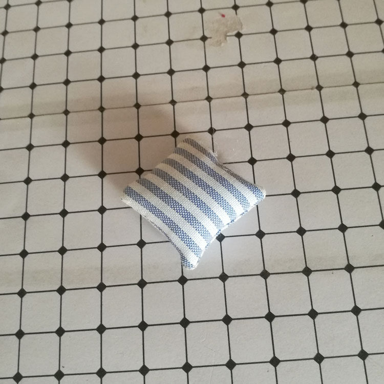 1:12 인형 집 인형 집 미니 나무 작은 가구 모델 놀이 집 장난감 액세서리 쿠션 D190