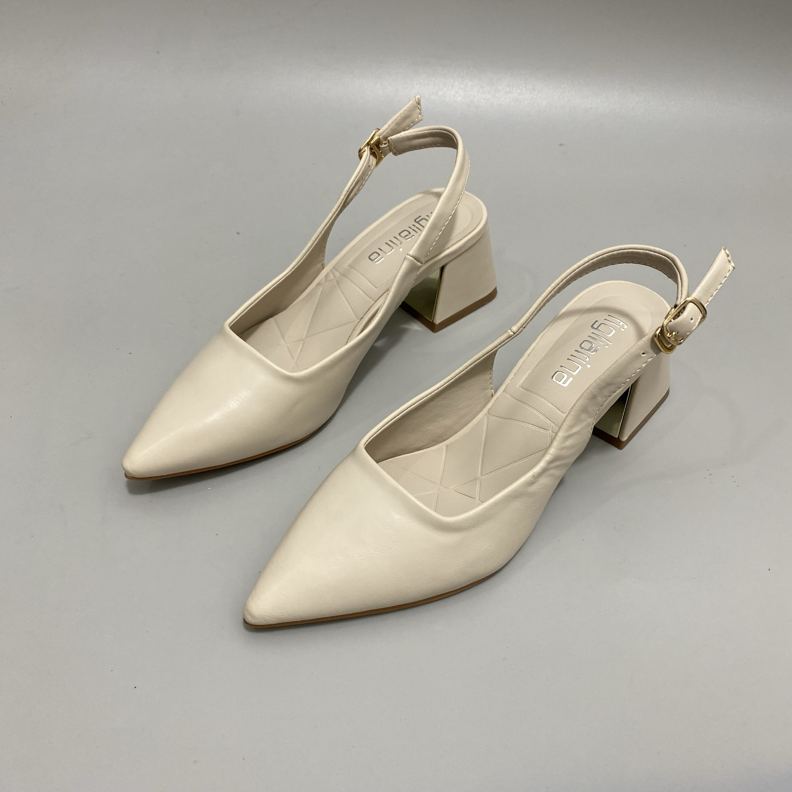 外贸原单简约百搭包头女鞋2025新款一字扣尖头纯色通勤晚晚风单鞋