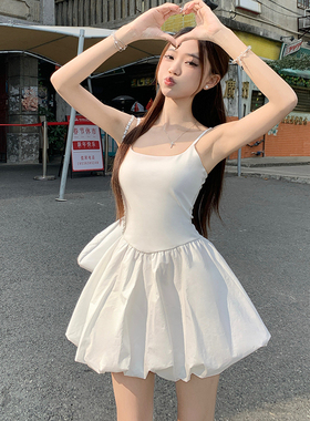 芭蕾风吊带连衣裙女2025春夏新款白色收腰显瘦设计感花苞裙短裙子