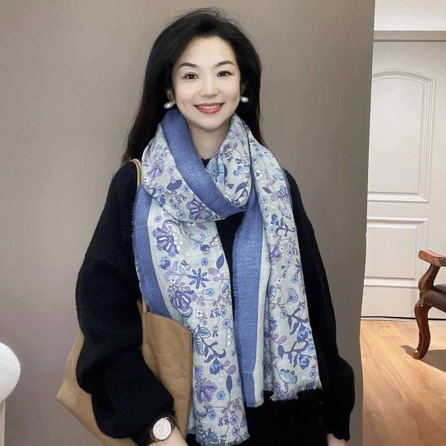 蓝色印花仿羊绒围巾女士冬季优雅名媛风保暖护颈围脖春秋披肩两用