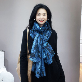 克莱因蓝围巾女冬季高级感显白烫金星空春秋棉麻保暖围脖披肩两用