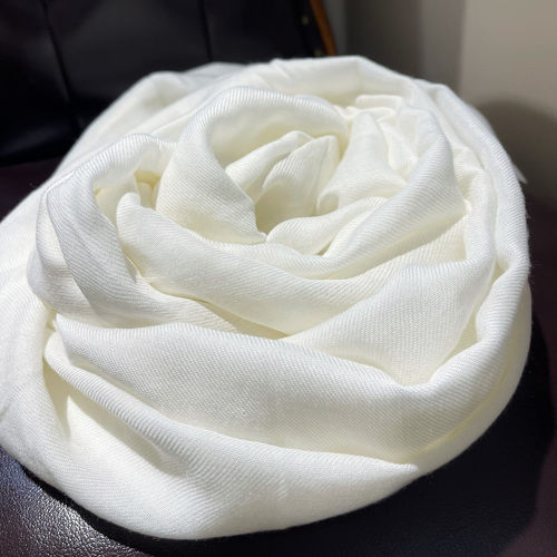 春秋冬季百搭白色保暖围巾