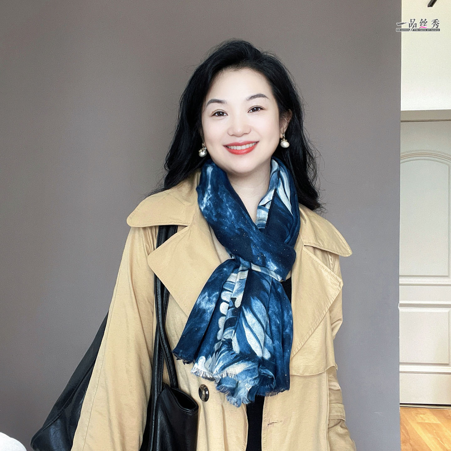 克莱因蓝星空烫金棉麻围巾女士2026新款春秋冬季韩版保暖围脖披肩