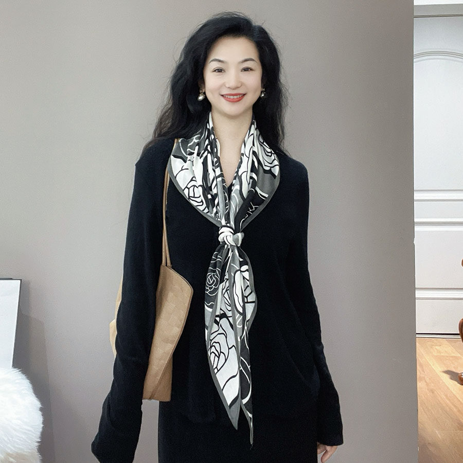 高级感！灰色印花棉麻三角巾2025春秋高级感护颈围巾女披肩包头巾