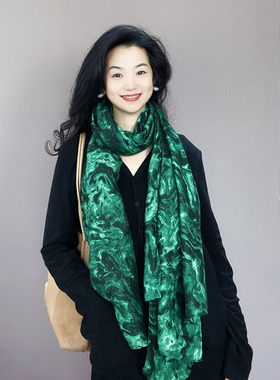 超显白！绿色烫金围巾女冬季2025新款闪闪星空设计高级感春秋丝巾