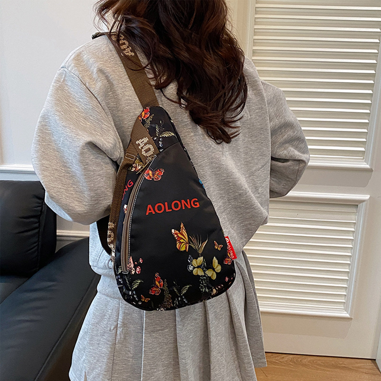 小众酷感蝴蝶胸包潮酷街头防水尼龙休闲通勤三角斜挎包手提单肩包