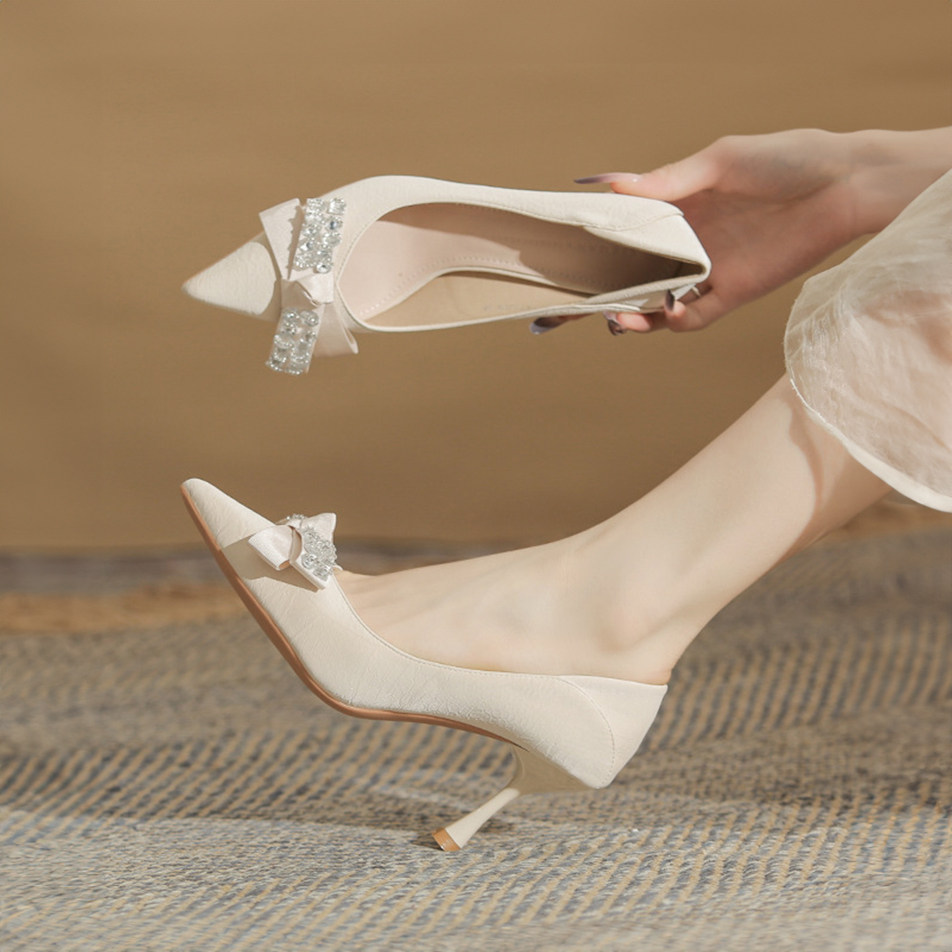 两穿高跟鞋女日常百搭软皮不磨脚细7厘米尖头浅口水钻蝴蝶结单鞋