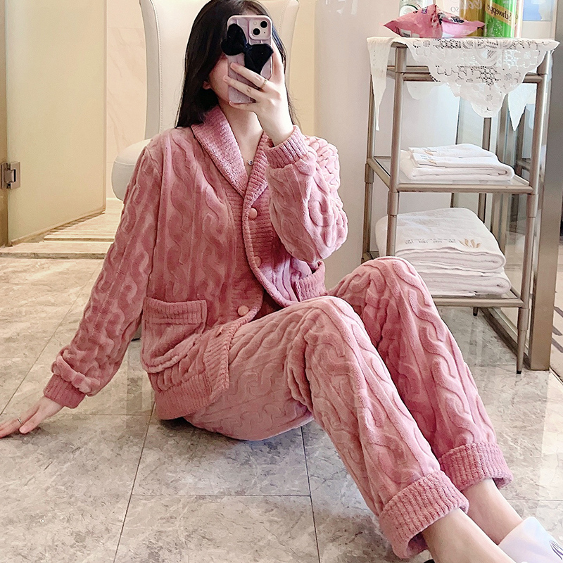 冬季珊瑚绒女款睡衣简约保暖宽松加厚秋冬天法兰绒开衫加绒家居服