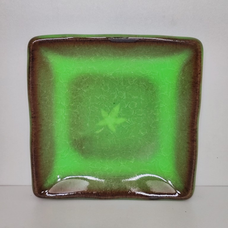 日本杏土作绿釉四方盘全新全品一套四只10.5cm