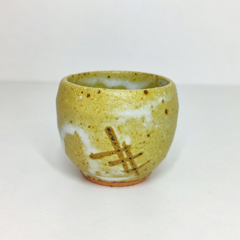 日本濑户烧龟仙作鹅黄青釉粗陶收口小茶杯全新全品4.5*4.5cm