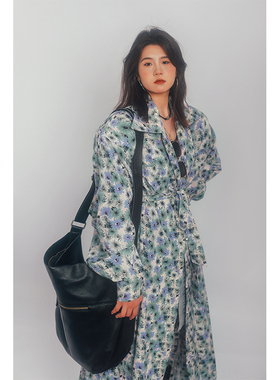 threeday复古V领长袖连衣裙超长款宽松印花大裙摆外套垫肩系腰带