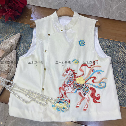 一起早春极简大牌老钱新中式丝绒马上发财绣花马甲YS一t151