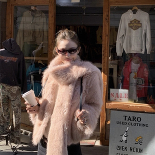 一起家搭高级感V领宽松加厚仿皮草保暖毛毛短外套 A19560 配围巾