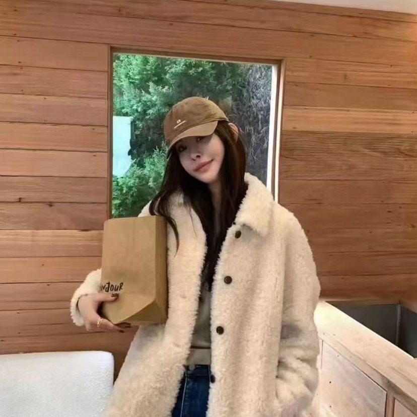 一起家妮斯娜美法式复古毛绒宽松短款羊毛外套（含100羊毛）y267