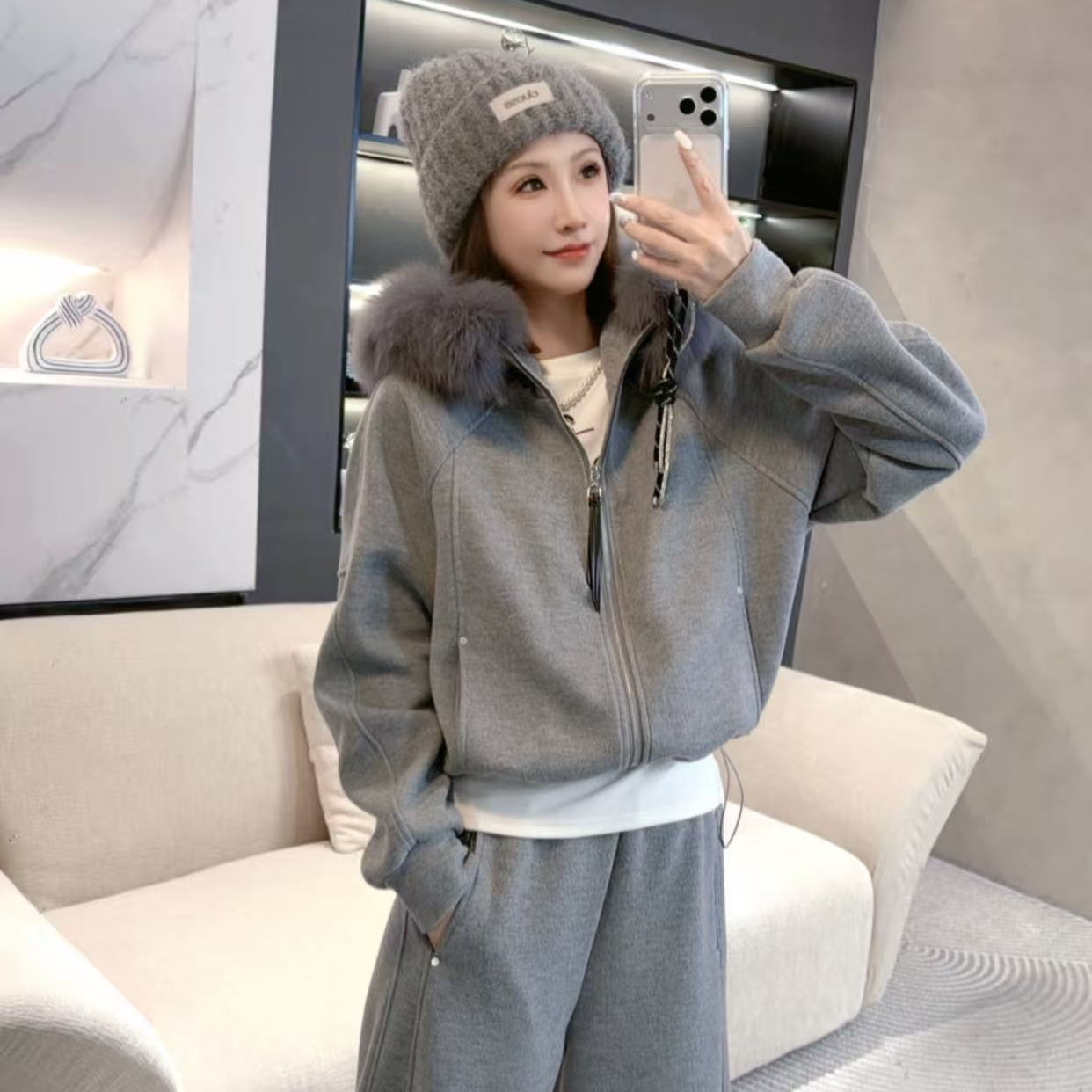 熙薇【慵暖结界】2025新款秋冬狐狸毛领加厚羊毛帽衫外套H6076