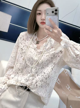 熙薇『云羽缀梦』2026新款设计师V领蕾丝镂空上衣H7258