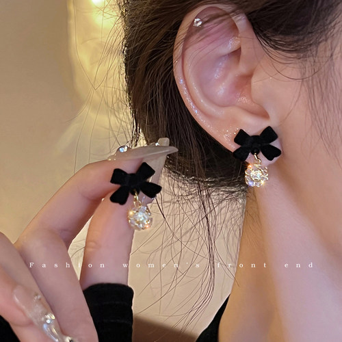 安妮公主~丝绒蝴蝶结闪钻耳环