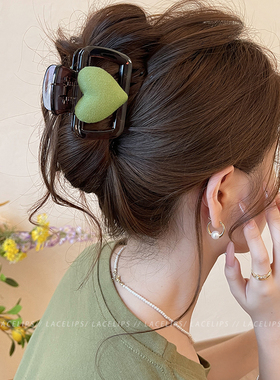 绿色爱心方形头发抓夹女2026新款后脑勺盘发夹高级感鲨鱼夹子头饰