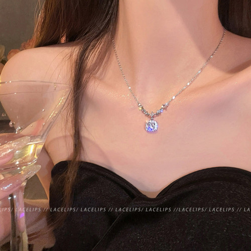 闪耀女主~精致方钻项链女