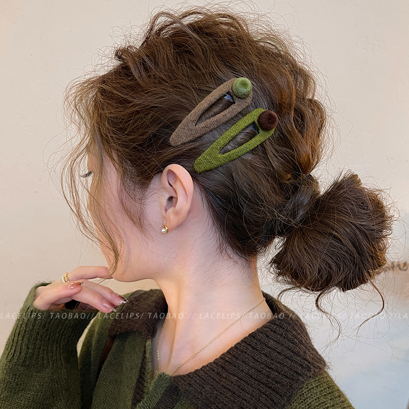 绿棕撞色圆球发夹女2025新款