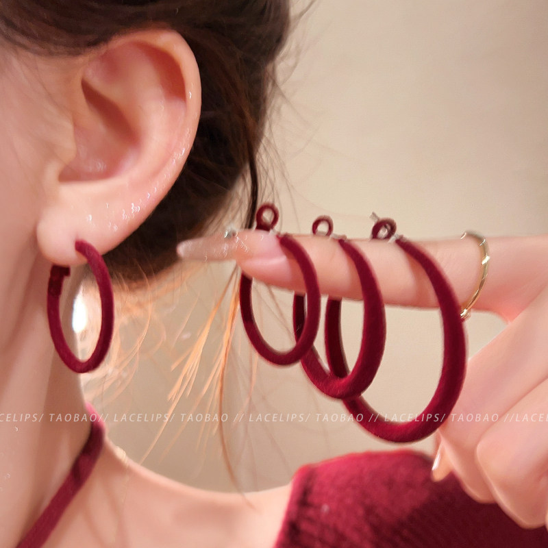 圣诞红丝绒耳圈耳环女2025新款爆款高级感素圈耳钉新年显脸小耳饰,饰品/流行首饰/时尚饰品新,耳环,淘宝优惠券,粉丝福利购,淘宝优惠卷
