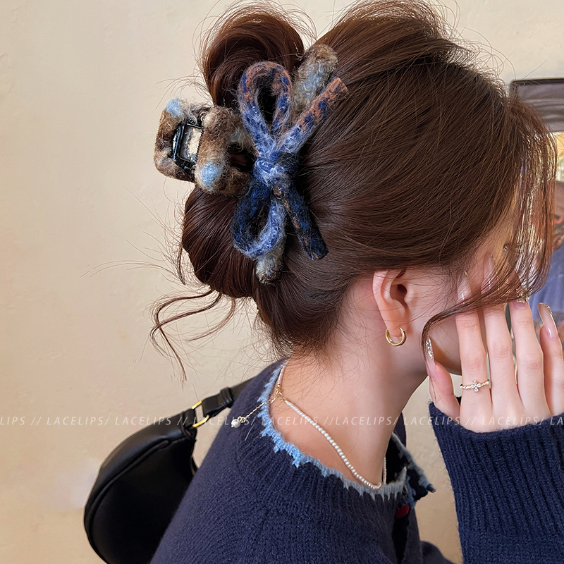 蓝色毛绒蝴蝶结抓夹女高级感