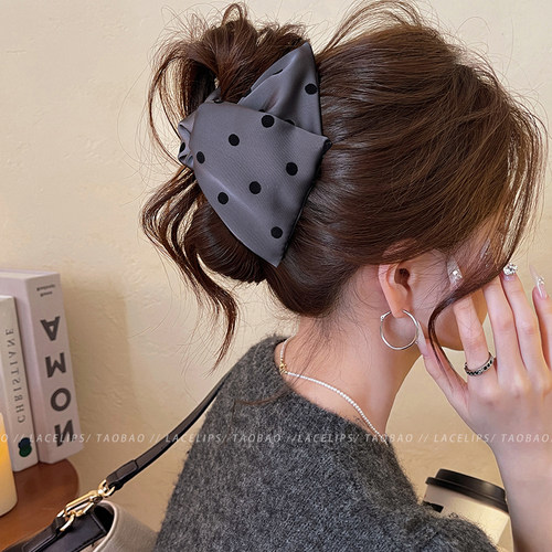 缎面波点三角抓夹女2026新款