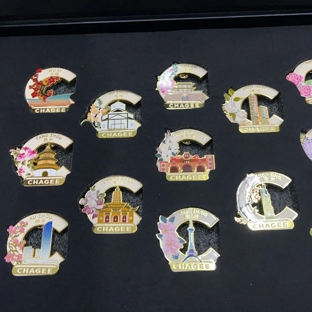 霸王茶姬江苏十三太保套装徽章全套十三城市带礼盒包装全新未拆封