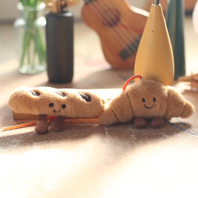 网红可爱萌趣味牛角包小挂件毛绒玩具公仔法式面包包包挂饰钥匙扣