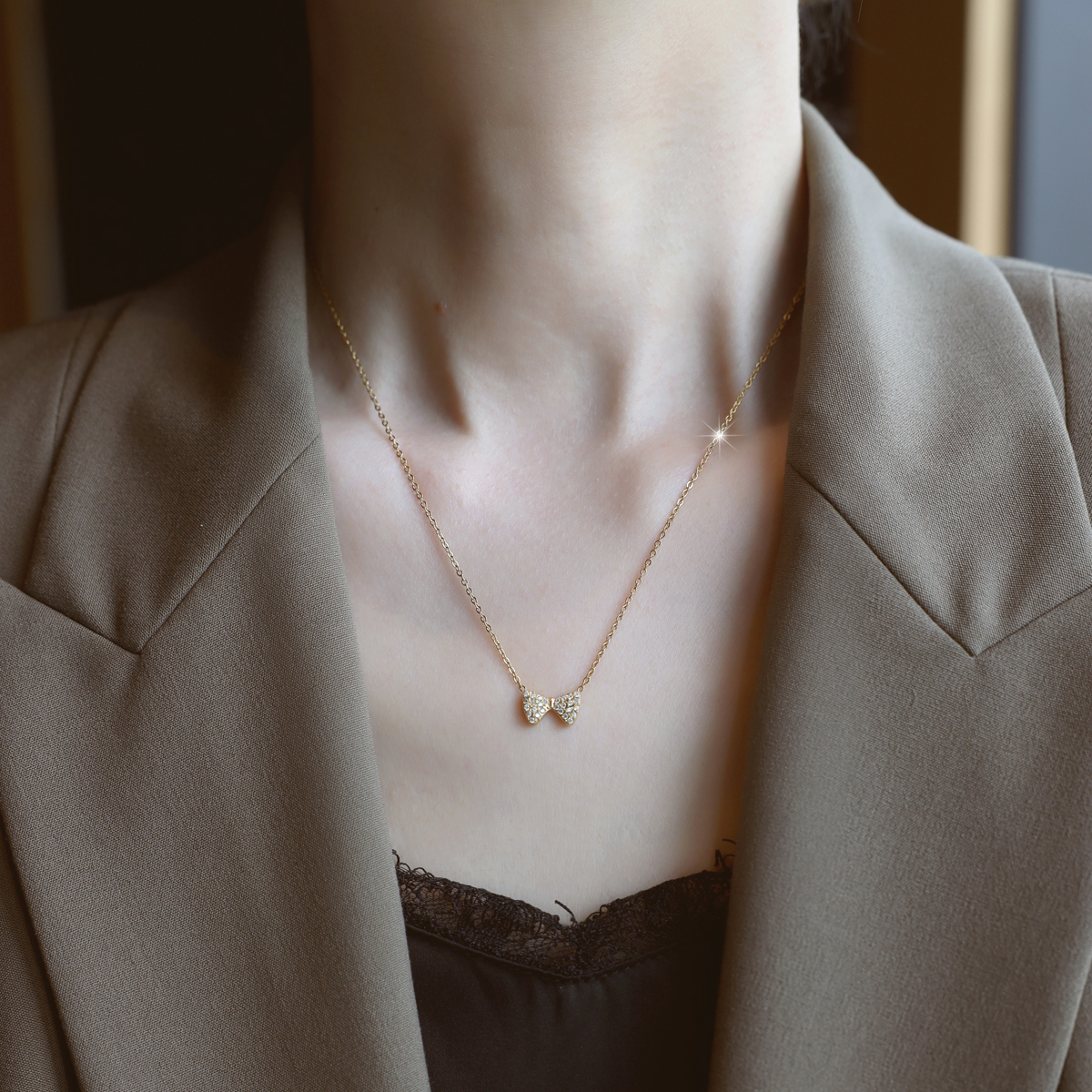 ZOXI轻奢小众蝴蝶结项链女款配饰