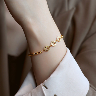 ZOXI金店款 礼物 旺财碎碎金钱币手链轻奢小众精致爆闪鱼鳞2026新款