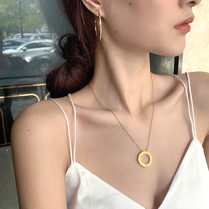 ZOXI简约圆形大饼项链金