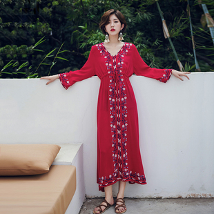 红色棉麻刺绣连衣裙波西米亚绣花收腰大码显瘦长裙泰国旅游沙滩裙