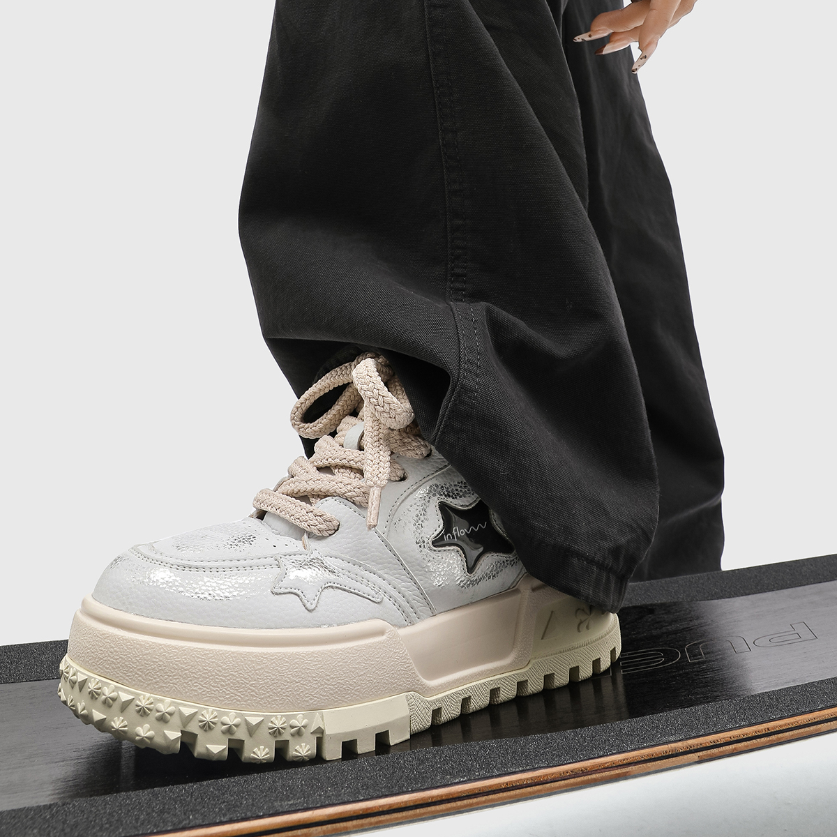 冉言休闲厚底百搭板鞋