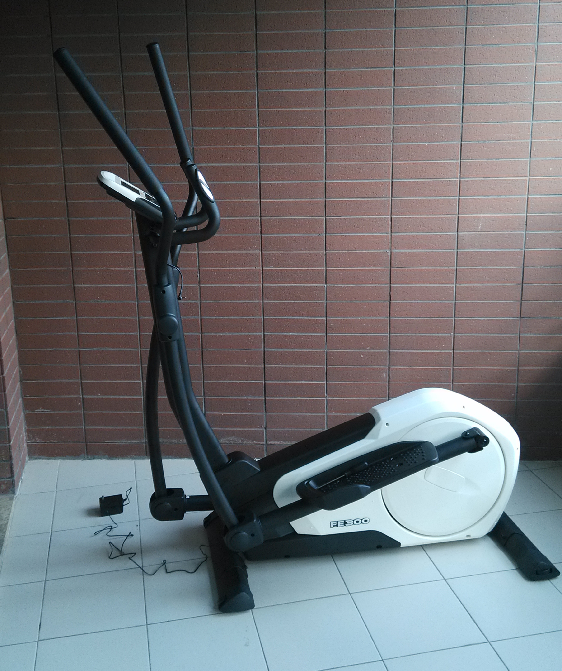 岱宇FE300椭圆仪椭圆机家用健身器材磁控椭圆仪