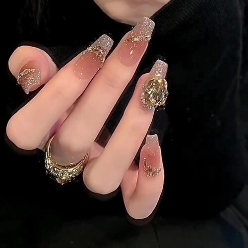 穿戴甲金色亮片闪粉美甲长款