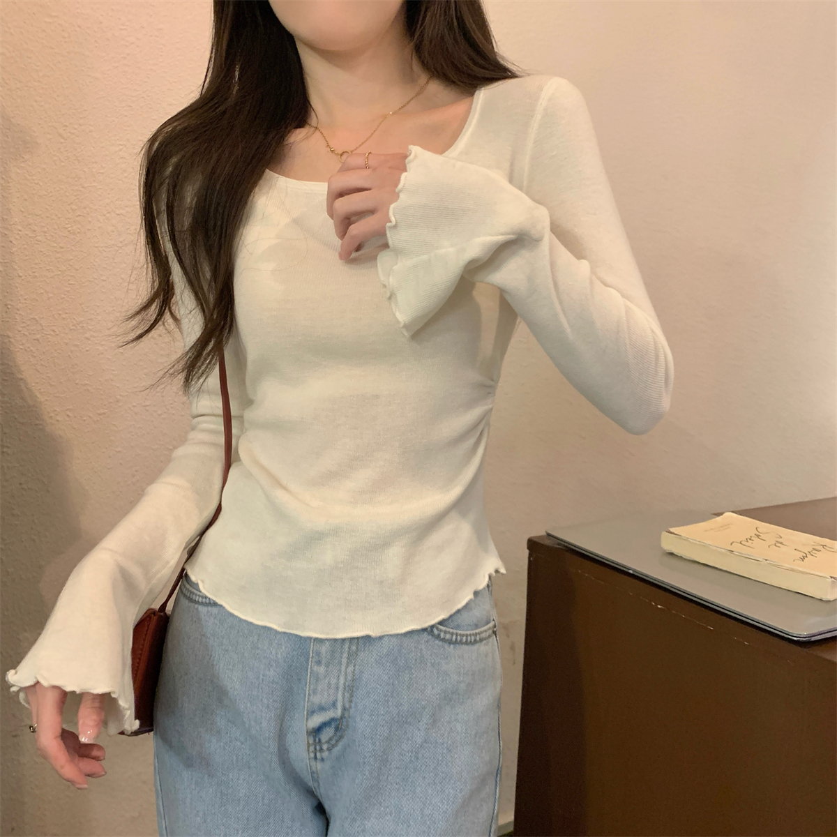 木耳边设计感方领喇叭袖针织衫女春夏季洋气减龄气质薄款长袖上衣