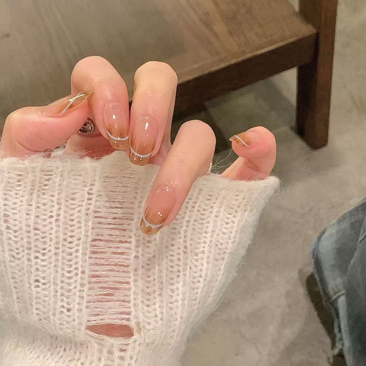 蓝边琥珀渐变法式穿戴甲