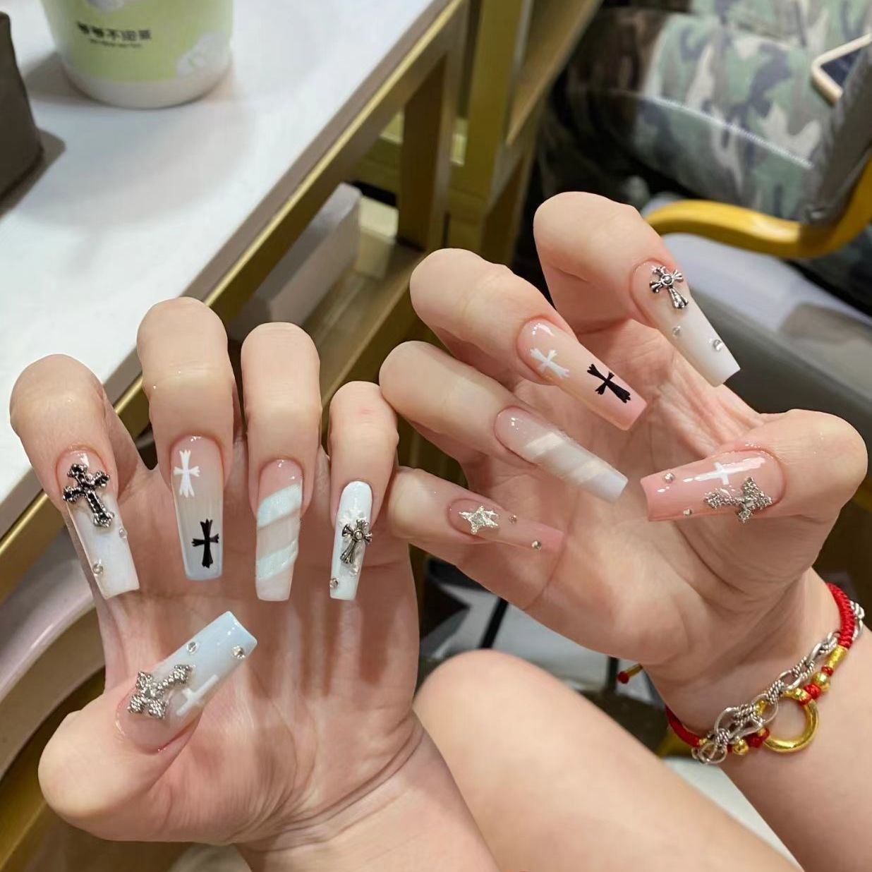 甜酷克罗心半手工穿戴甲