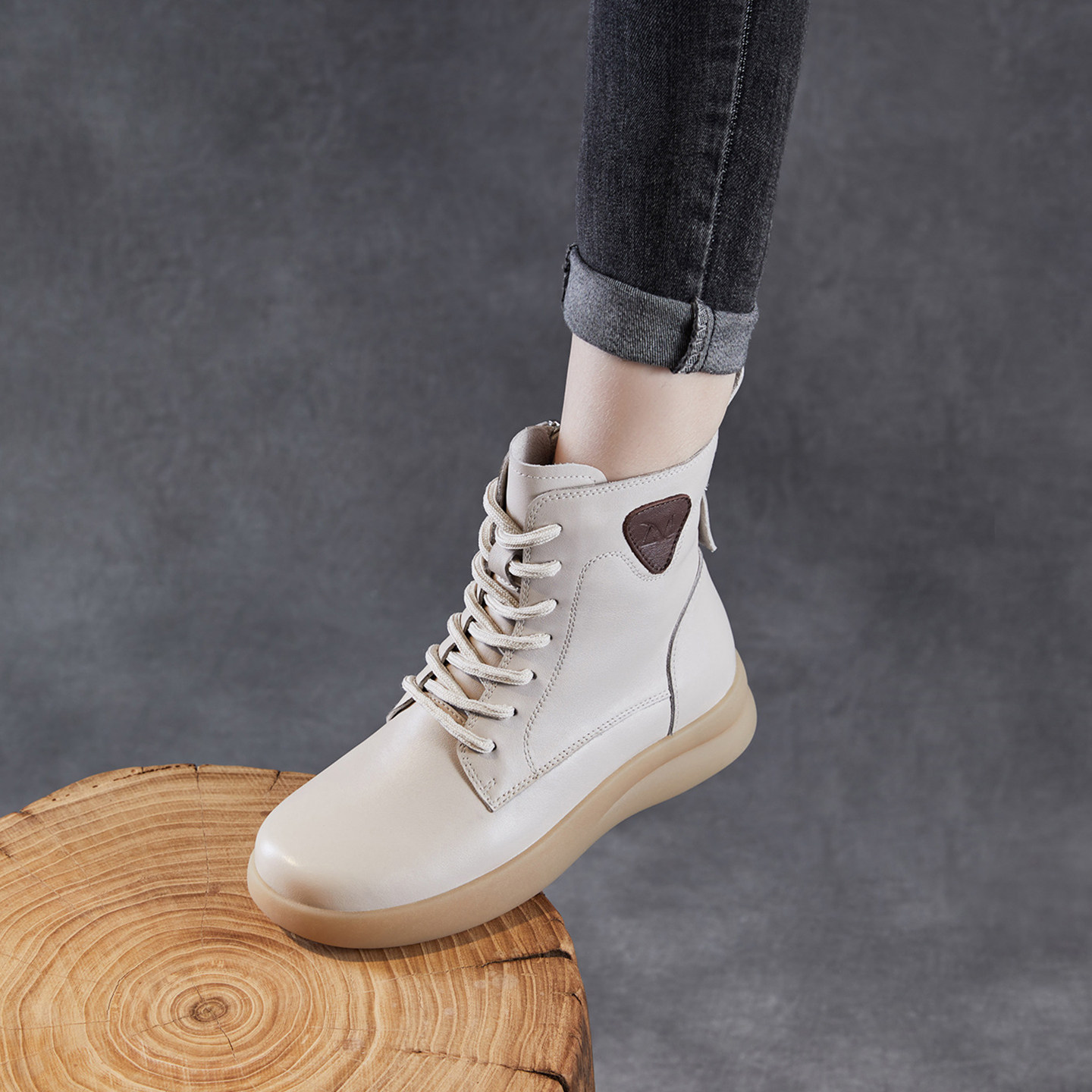 真皮软底白色马丁靴女2025秋冬新款头层牛皮休闲百搭系带软皮短靴