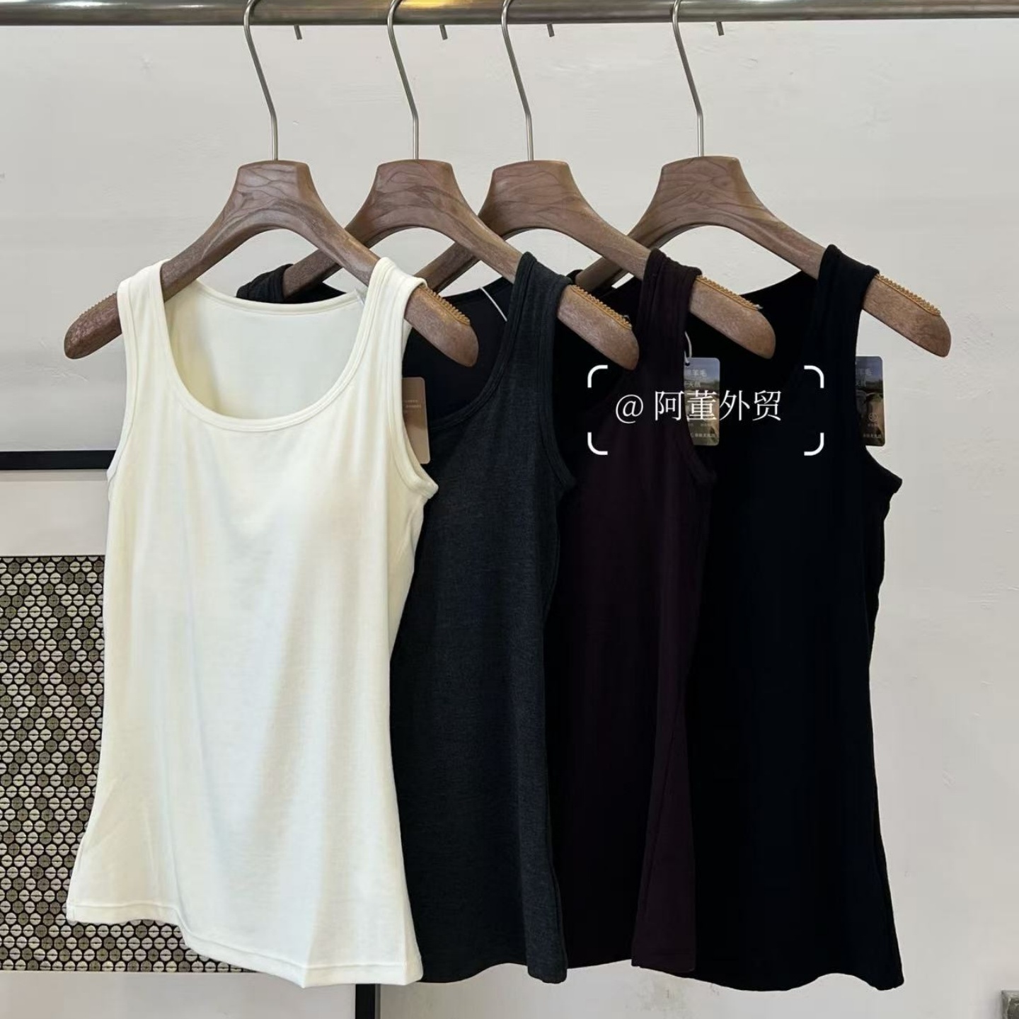 简约基础纯色弹力羊毛圆领背心