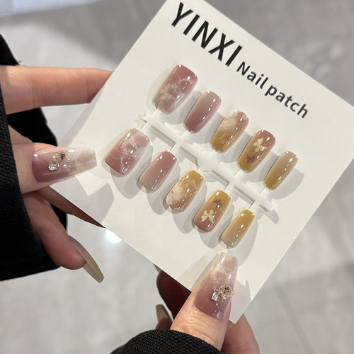 美甲穿戴甲新款渐变枫糖蝴蝶氛围感通勤显白网红短款可拆卸假指甲